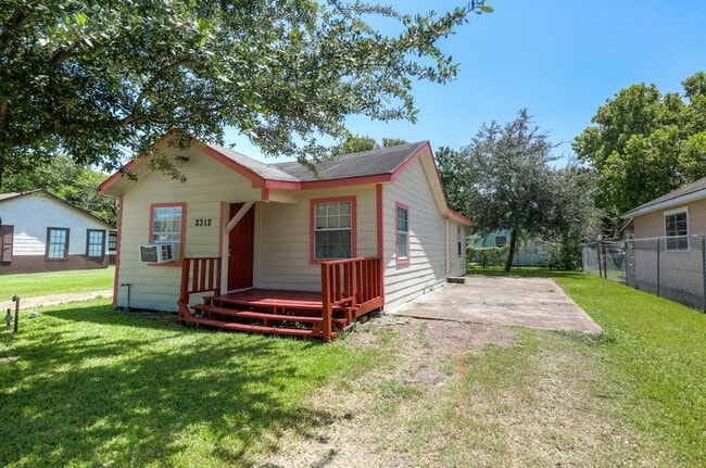 2312 Carolina Ave in Baytown, TX - Building Photo - Building Photo