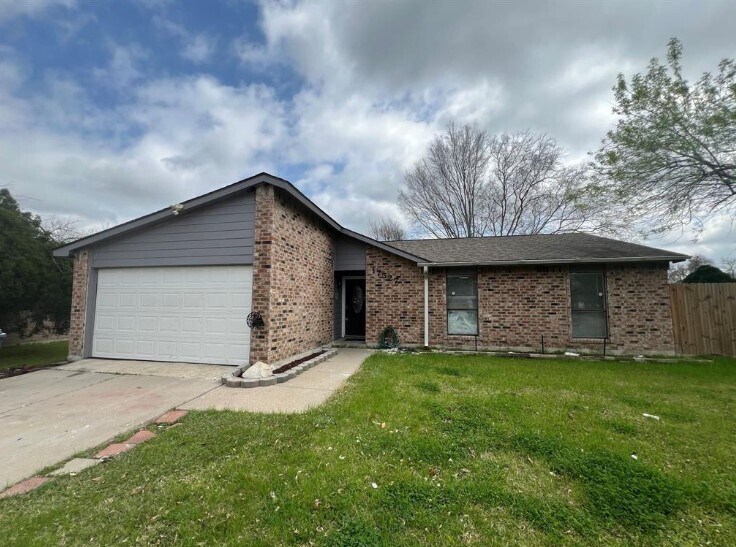 17527 Fieldglen Dr in Houston, TX - Building Photo