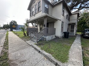 1701 14th St S, Unit A in St. Petersburg, FL - Foto de edificio - Building Photo