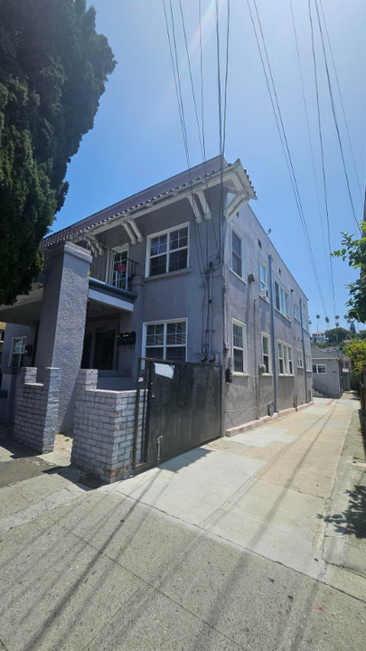 1422 Logan St in Los Angeles, CA - Building Photo