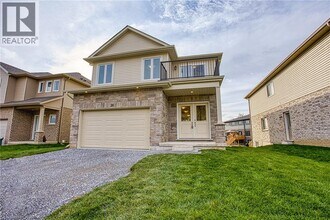 26 Willson Dr in Thorold, ON - Building Photo - Building Photo