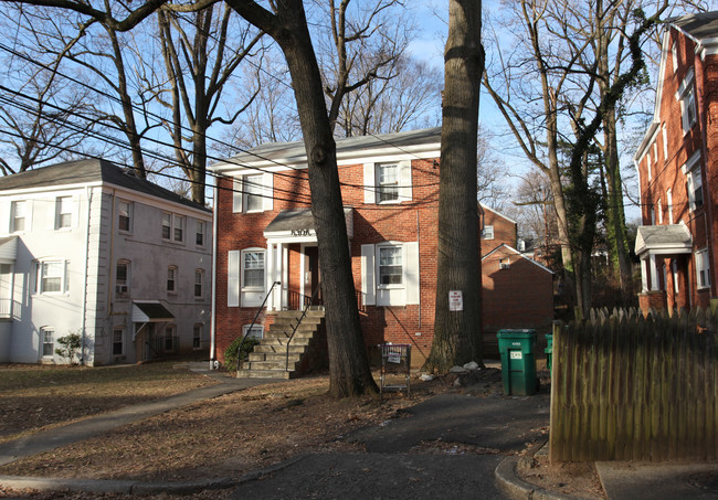 8306 Garland Ave in Takoma Park, MD - Foto de edificio - Building Photo