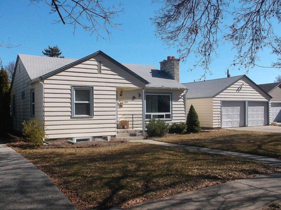 409 Pioneer Dr in Wenatchee, WA - Building Photo