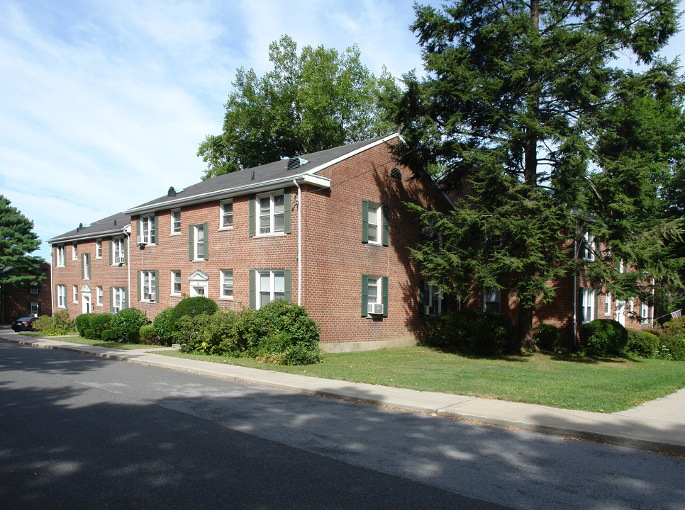 Tanglewood Gardens in White Plains, NY - Foto de edificio