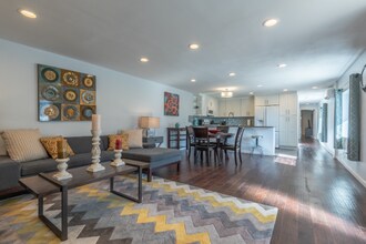 3617 Sunswept Dr in Los Angeles, CA - Building Photo - Building Photo