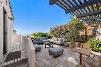 170 McAulay Pl in Laguna Beach, CA - Foto de edificio - Building Photo