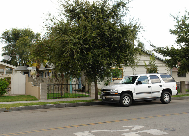 407 W Guinida Ln in Anaheim, CA - Building Photo - Building Photo