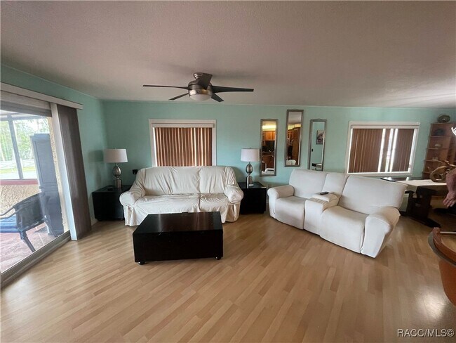 364 NW 14th Pl in Crystal River, FL - Building Photo - Building Photo