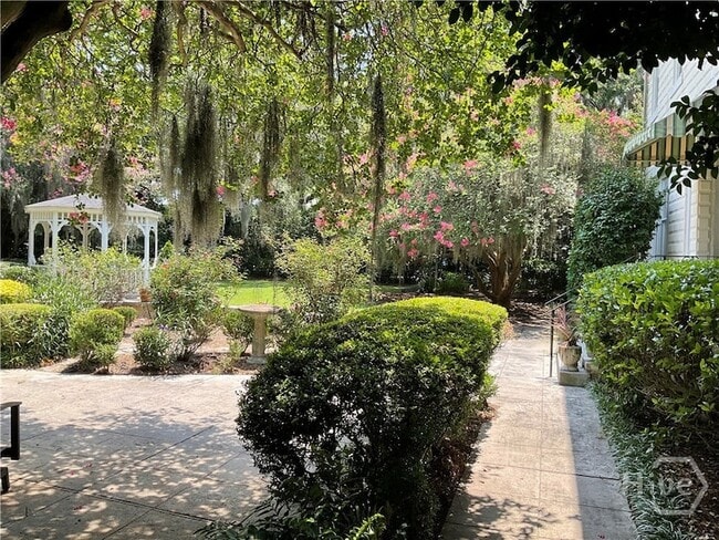 920 E Victory Dr in Savannah, GA - Building Photo - Building Photo