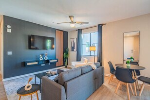 777 E Stella Ln in Phoenix, AZ - Building Photo