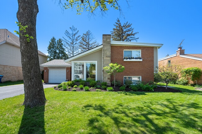 411 Huntington Ln in Elmhurst, IL - Building Photo - Building Photo