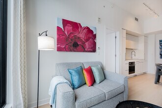 815 Rue de la Montagne, Unit SI ID1261851P in Québec, QC - Building Photo - Building Photo