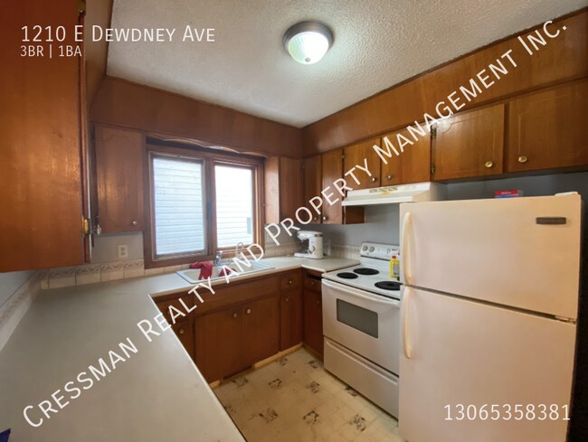 1210 Dewdney Ave E in Regina, SK - Building Photo - Building Photo