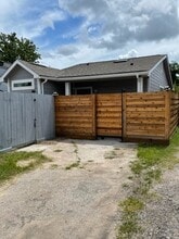 336 Van Molan St in Houston, TX - Foto de edificio - Building Photo
