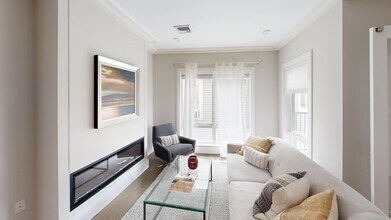 214 Market St, Unit 201 in Boston, MA - Foto de edificio - Building Photo