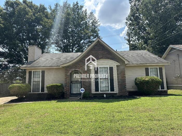4586 S Berrypick Ln in Memphis, TN - Building Photo