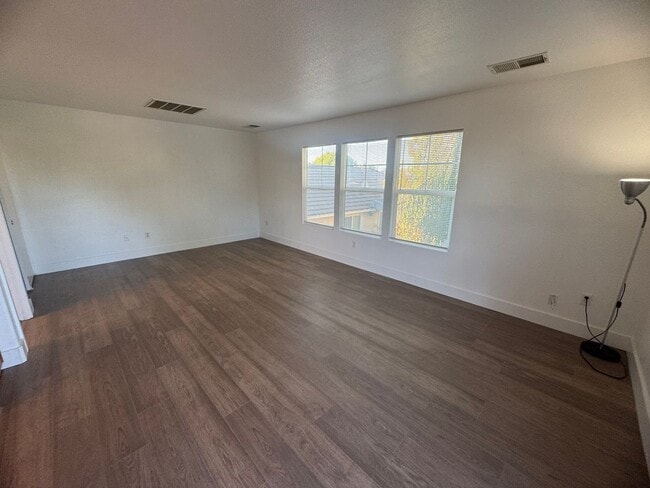 9616 Glacier Creek Way in Elk Grove, CA - Building Photo - Building Photo