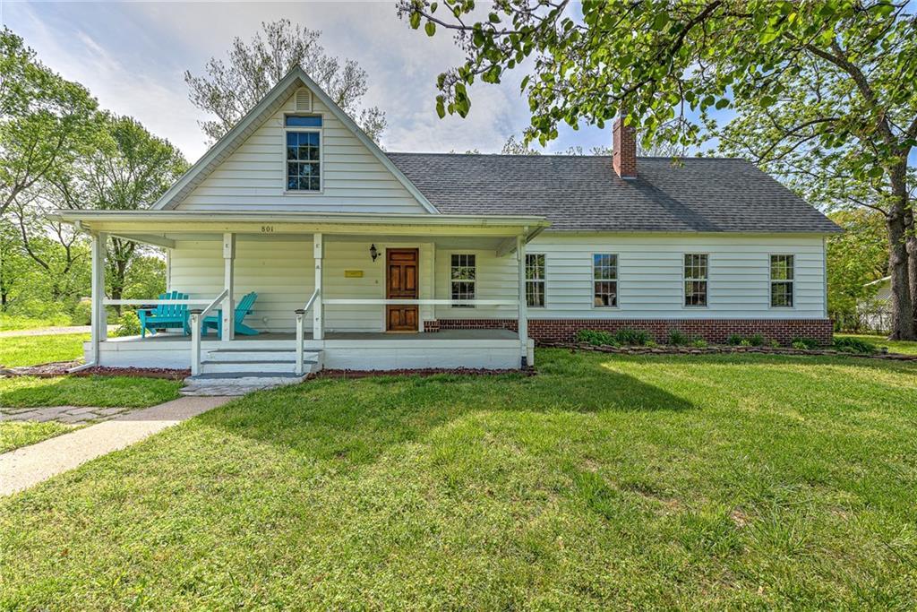 801 NW C St in Bentonville, AR - Building Photo