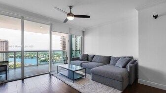 19400 Turnberry Way in Aventura, FL - Building Photo