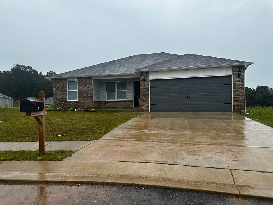 34 Knoll Wy in Lincoln, AL - Building Photo