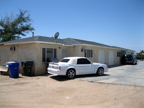 21809 Ottawa Rd in Apple Valley, CA - Foto de edificio - Building Photo