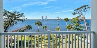 711 N Halifax Ave, Unit 406 in Daytona Beach, FL - Building Photo