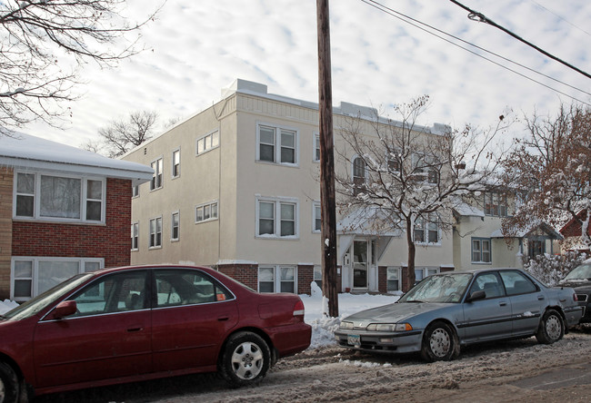 2082 Como Ave in St. Paul, MN - Foto de edificio - Building Photo