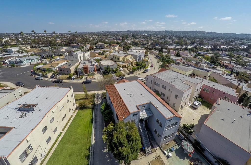 2321 Lucerne Ave in Los Angeles, CA - Building Photo