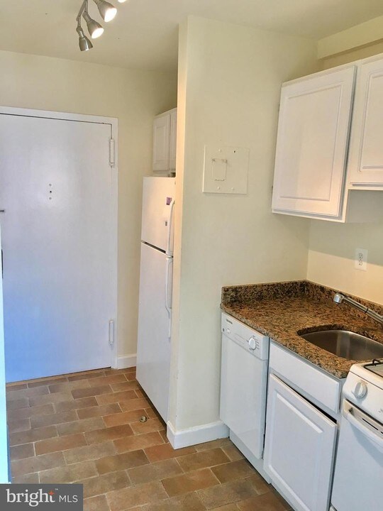1011 Arlington Blvd-Unit -947 in Arlington, VA - Building Photo