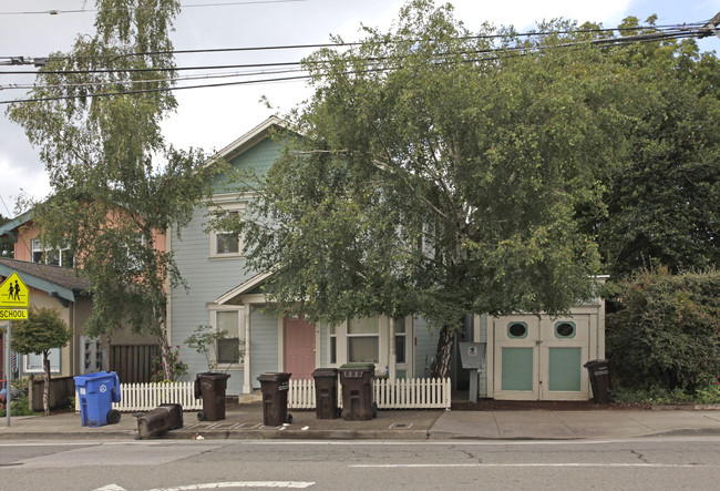 159 Mission St in Santa Cruz, CA - Foto de edificio - Building Photo