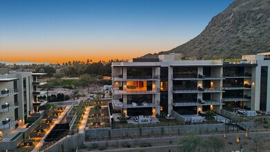 4849 N Camelback Rdg Dr in Scottsdale, AZ - Foto de edificio - Building Photo