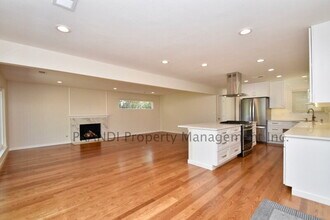 627 Tanbark Terrace in San Rafael, CA - Building Photo - Building Photo