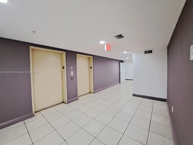120 SW 8th Ave in Miami, FL - Building Photo - Building Photo