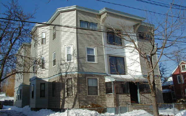 42 Almont St in Medford, MA - Building Photo