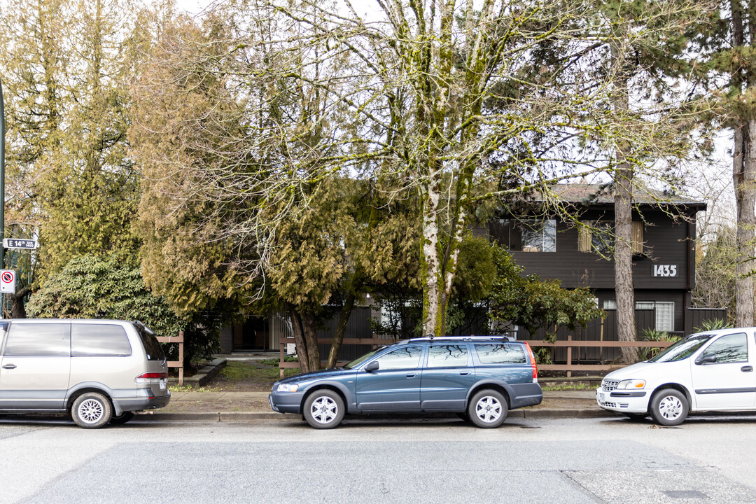 Clark Street Apartments in Vancouver, BC - Building Photo