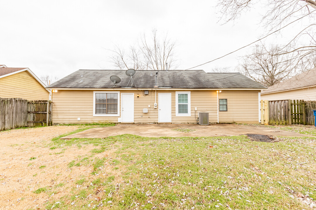 10152 Yates Dr in Olive Branch, MS - Building Photo