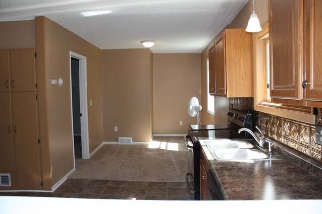 4969 Stewart Ave, Unit 1-Lower in White Bear Lake, MN - Building Photo - Building Photo
