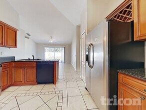 25132 7 Rivers Cir in Land O Lakes, FL - Foto de edificio - Building Photo