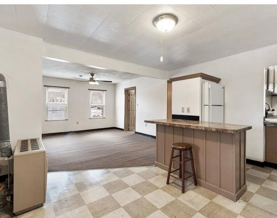 82 Woodland St, Unit 2 in Fitchburg, MA - Building Photo