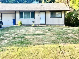 833 Steele St NE in Olympia, WA - Building Photo