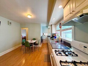 42 Flett Rd, Unit 1 in Belmont, MA - Building Photo - Building Photo