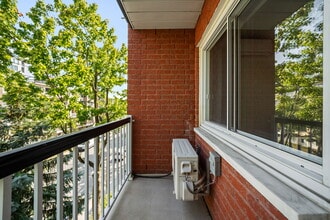 2775 De Kent Av in Montréal, QC - Building Photo - Building Photo