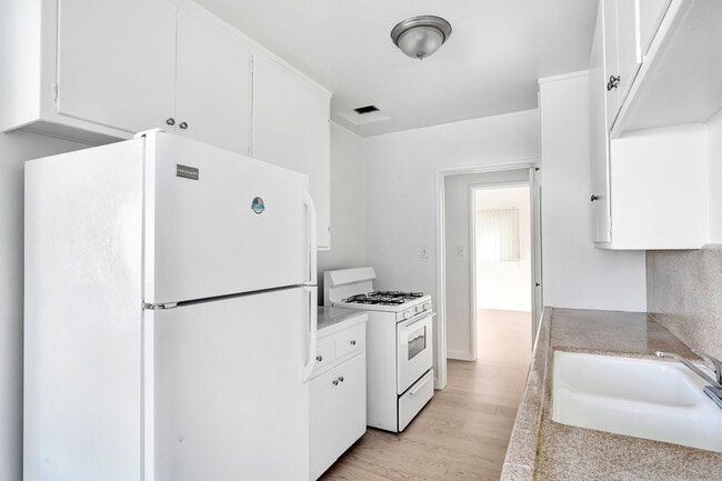 10250-70 Palms, Unit 10250-3 in Los Angeles, CA - Foto de edificio - Building Photo