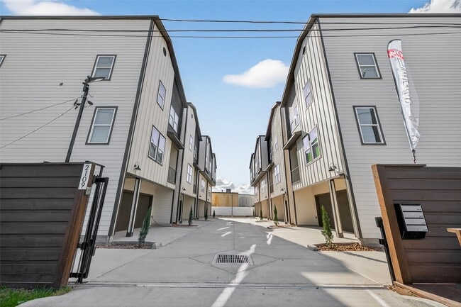 2109 Marnel Rd in Houston, TX - Building Photo - Building Photo