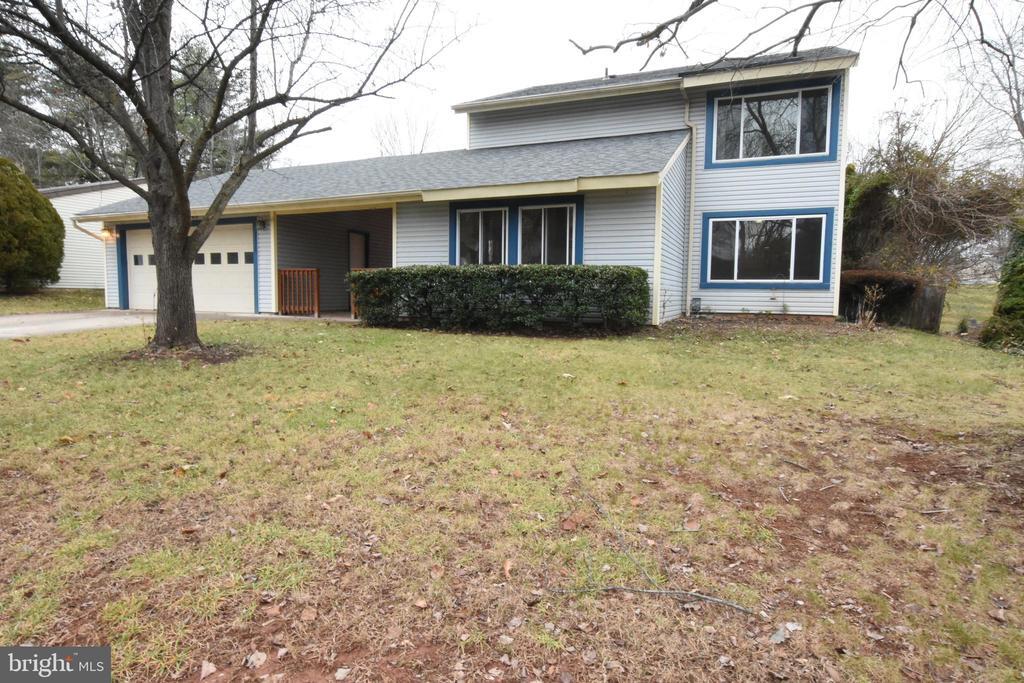 111 Biscayne Ct in Sterling, VA - Building Photo