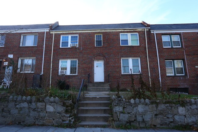 1829 M St NE in Washington, DC - Building Photo - Building Photo
