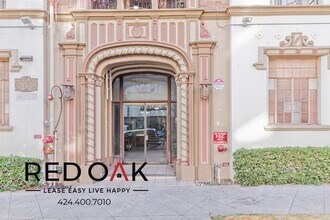 621 S Gramercy Pl in Los Angeles, CA - Building Photo - Building Photo