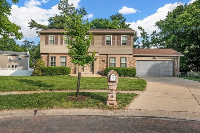 2010 Castlebar Dr in St. Louis, MO - Building Photo - Building Photo