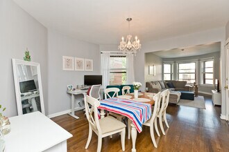 3253 N Kenmore Ave, Unit 3 in Chicago, IL - Building Photo - Building Photo