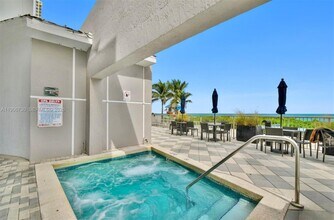 17375 Collins Ave in Sunny Isles Beach, FL - Building Photo - Building Photo